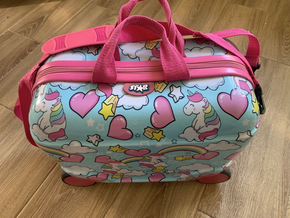 Дитячий чемодан на колесах