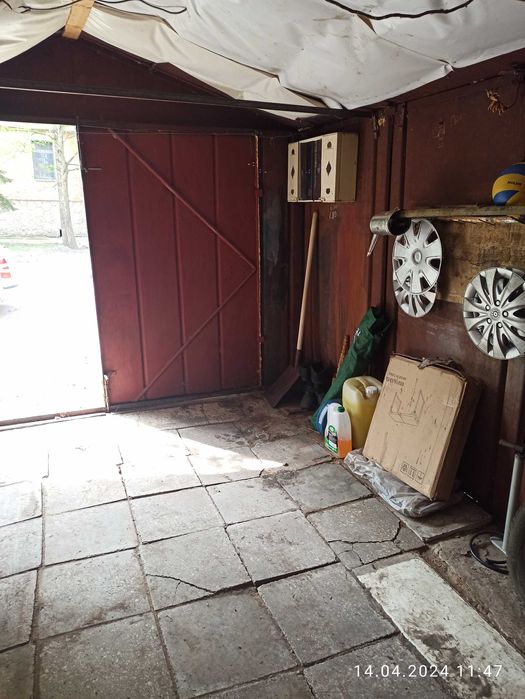 Гараж металевий розборний перекритий профільним листом