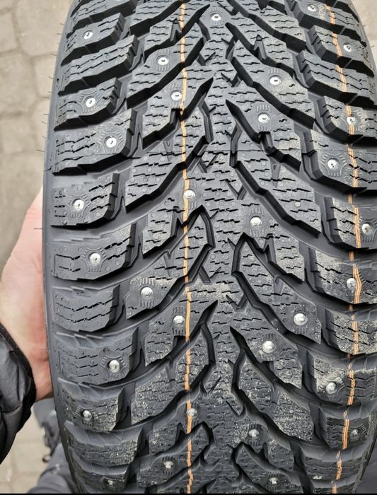 Nowe opony zimowe 225/55/17 Nokian Hakkapelitta Runflat z kolcami.