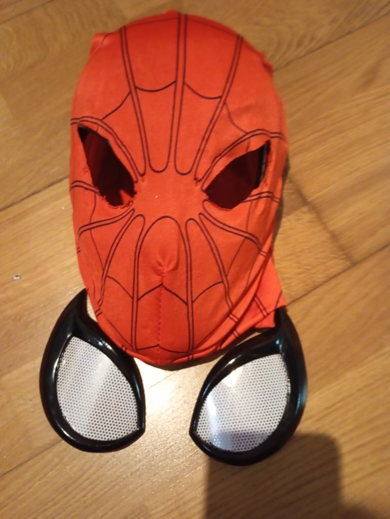 Máscara do homem aranha feita en impresora 3d