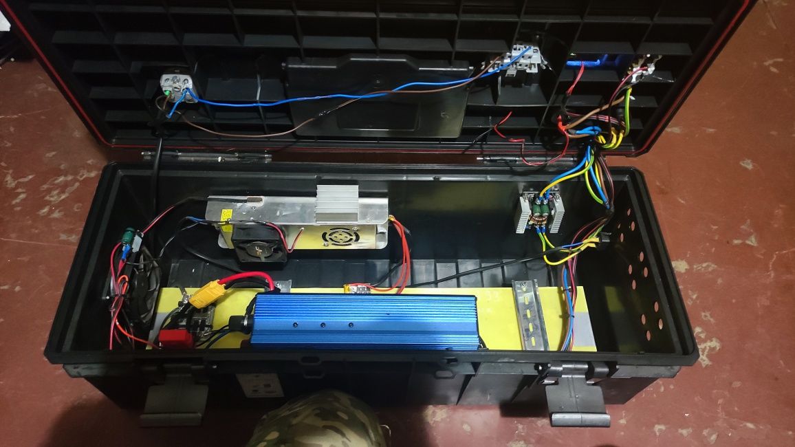 Зарядна станція 1250 вт*год, потужність до 1000w
