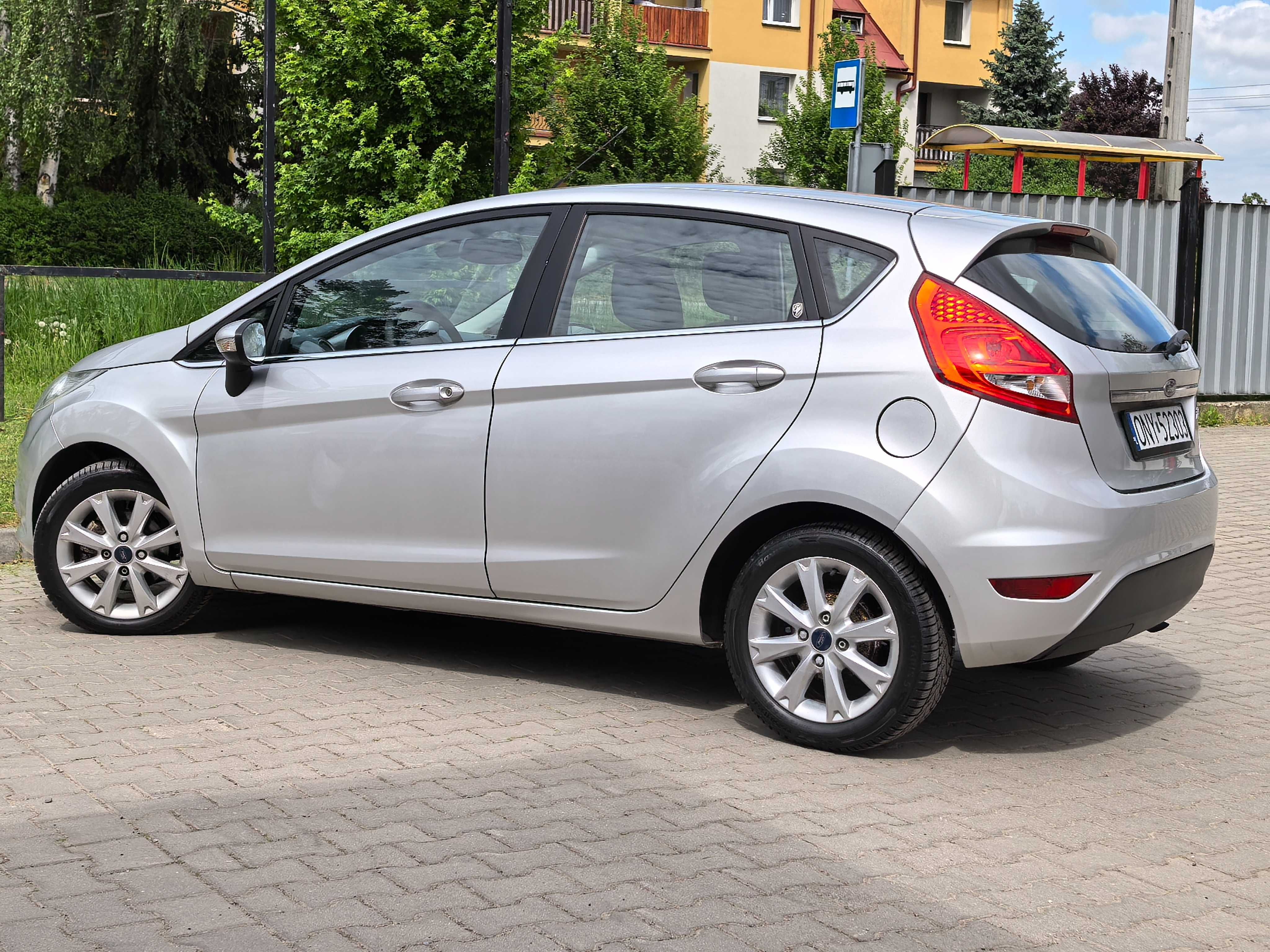 Ford Fiesta Titanium 1.4 benzyna niski przebieg Okazja Zamiana