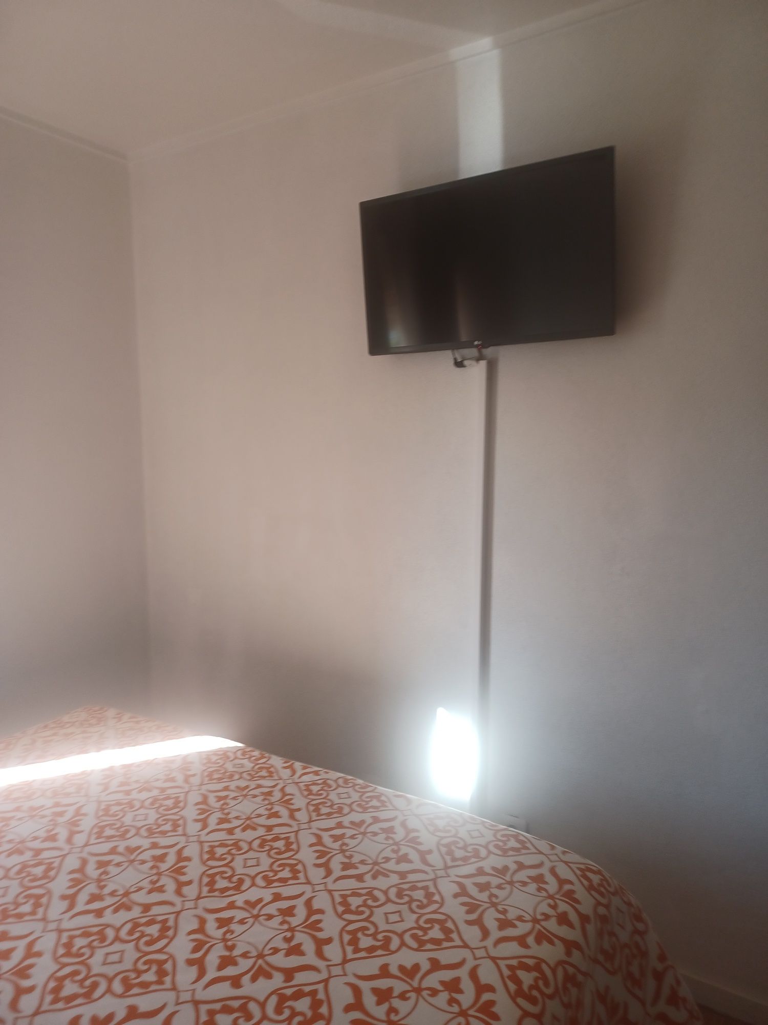 Alugo quarto só a menina,preferência portuguesa.