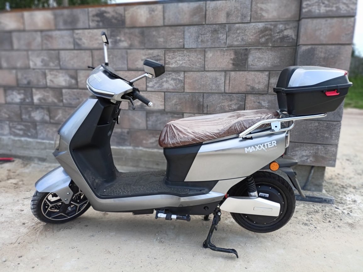 Електроскутер Maxxter LUMINA