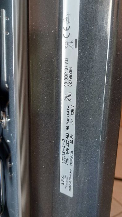 Ел. духовка AEG з варильною поверхнею  під забудову.