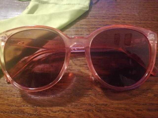 różowe okulary przeciwsłoneczne z filtrem, modne okulary