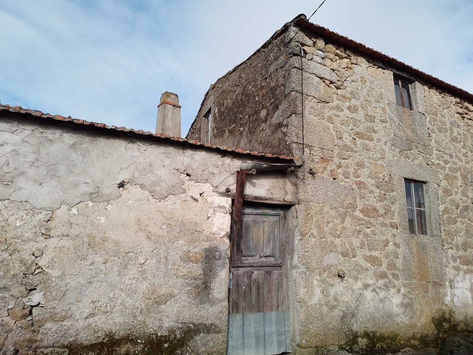 Casas, quintais, Arrumos, terrenos no Castedo