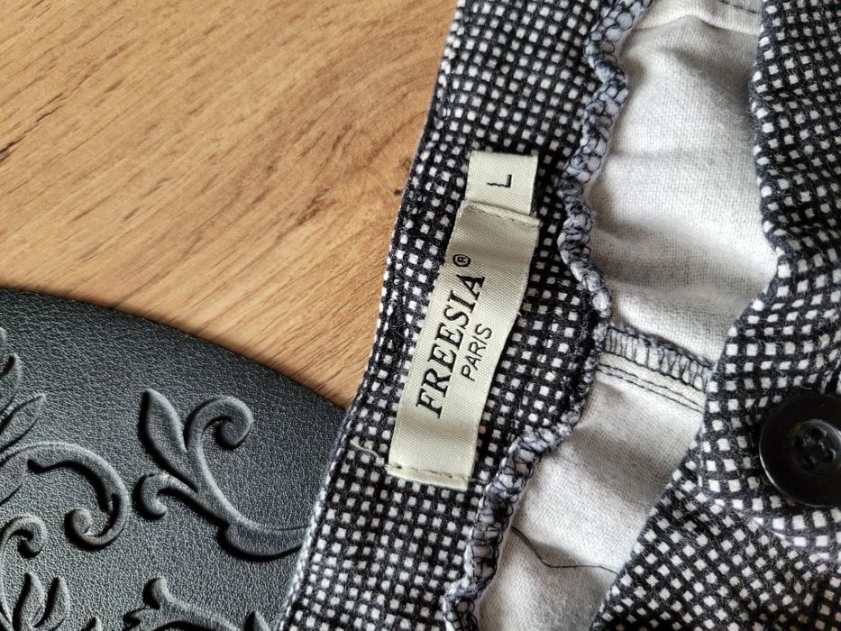 Szaro czarne spodnie w kratkę średni stan proste nogawki Freesia L