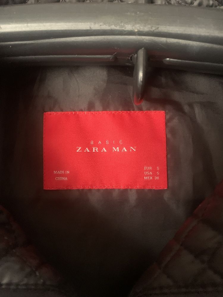 Курточка Zara.