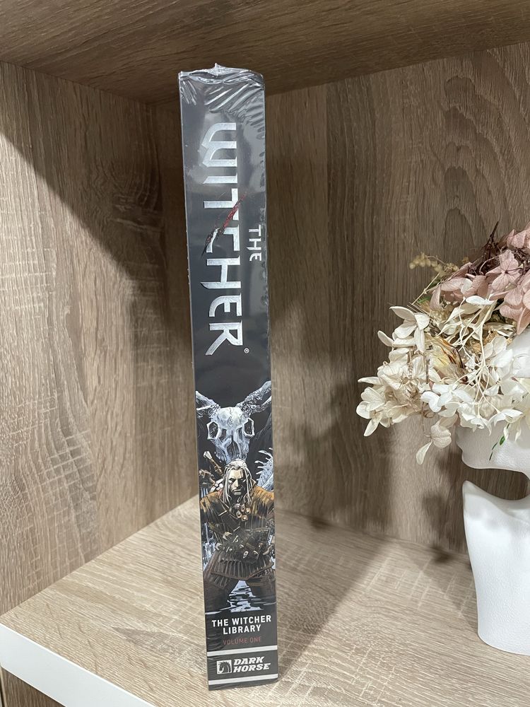 Комікс. The Witcher Library Edition 1. Відьмак. Бібліотечне видання