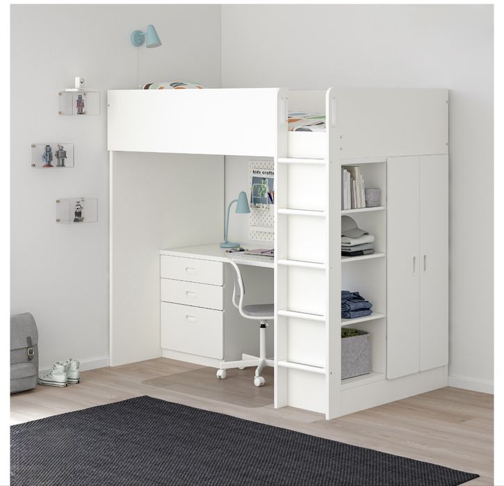 Cama com roupeiro e secretaria