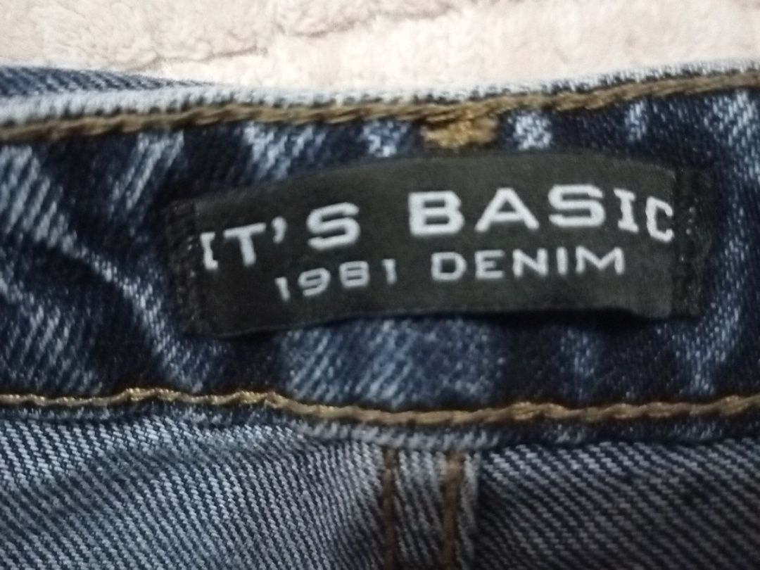 Базові джинси МОМ з імітованими подряпинам