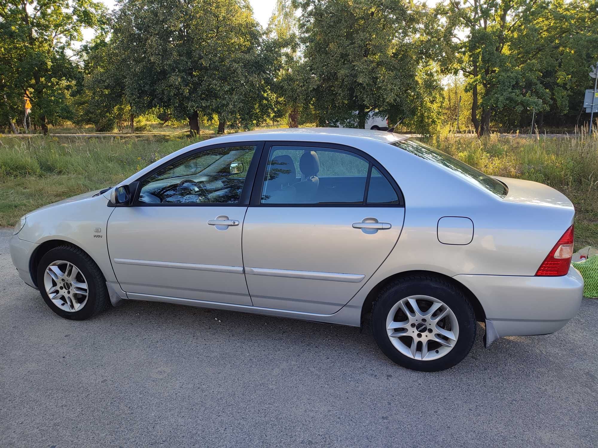 Toyota Corolla E12 rok 2004 - stan dobry, drugi właściciel
