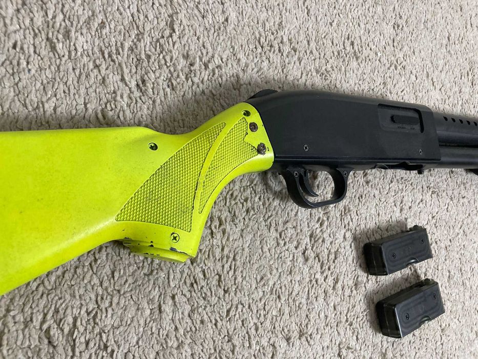 Airsoft Shotgun + 2 Carregadores