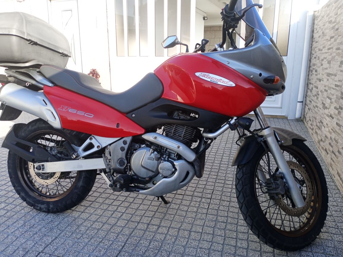 Moto Suzuki Freewind 650