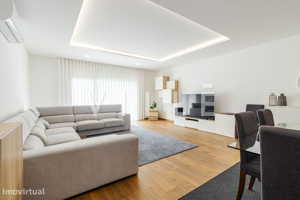 Moradia T4 de arquitetura contemporânea no Coração da Palhaça