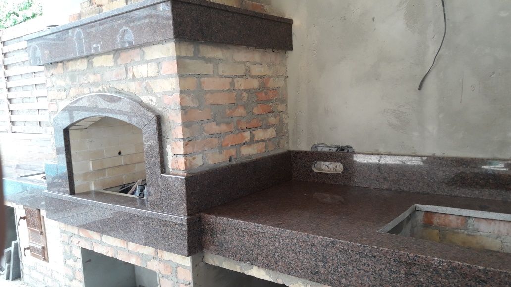 Камины и барбекю  из мрамора и гранита