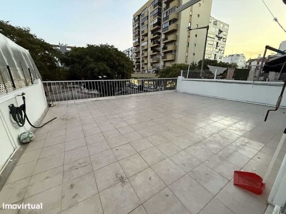 Excelente T2 centro da Caparica com terraço