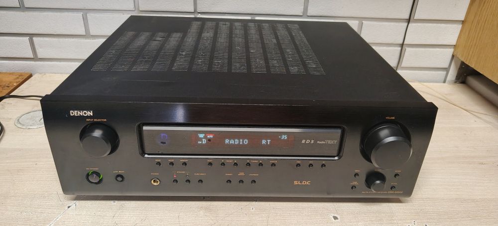Amplituner stereo DENON DRA-500AE.