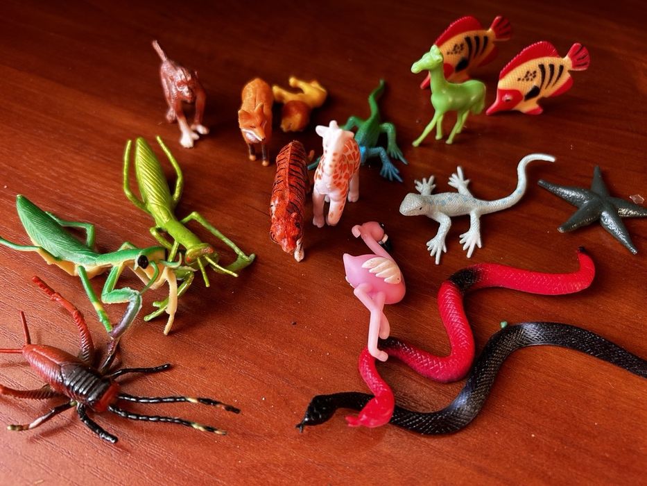 Динозаври,маленьки іграшки