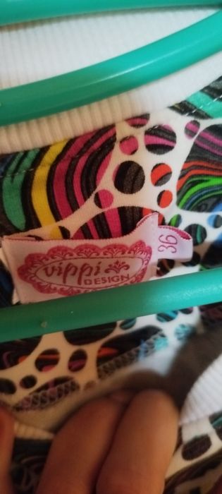 Vippi letnia bluza w kwiaty odkryte ramiona
Długość 63 cm
Pachy 49 cm