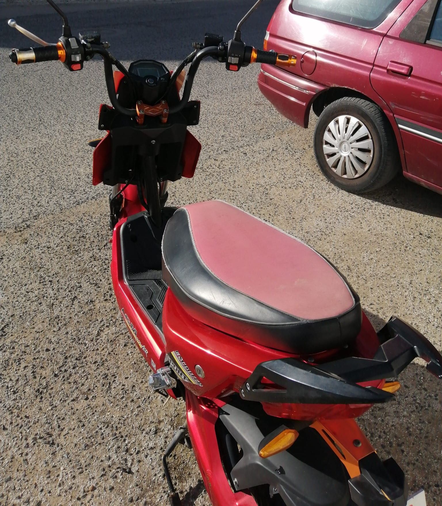 Scooter elétrica 
Velocidade máxima 52km/h
Bateria de lítio 60v, 30ah