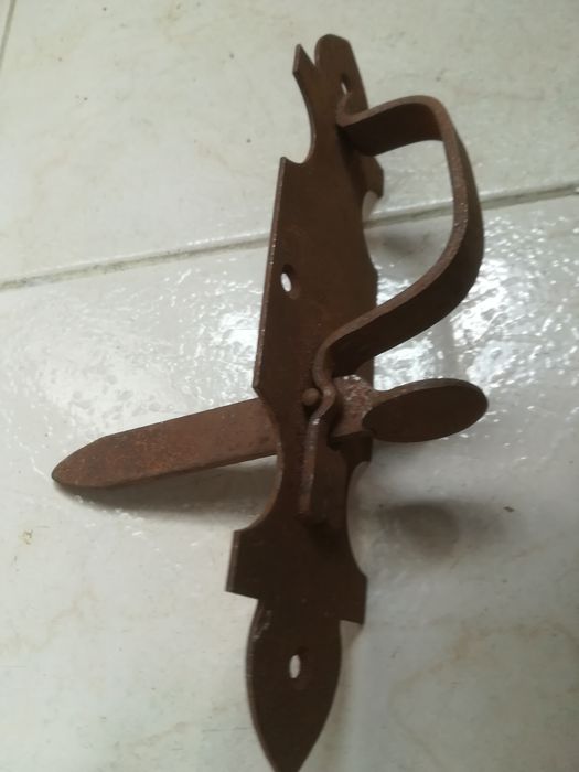 Puxador Antigo em Ferro