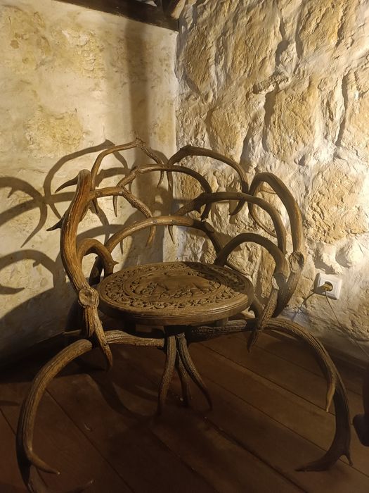 Cadeirão feito com Hastes de Veado