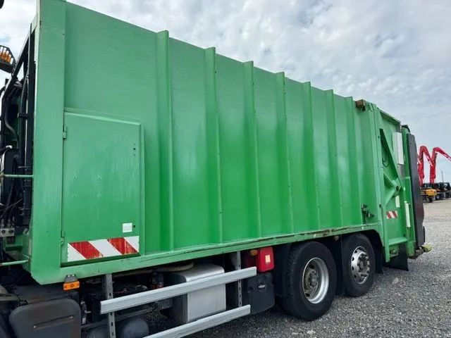 Zabudowa śmieciarka marki SEMAT 2 komorowa , sprawna