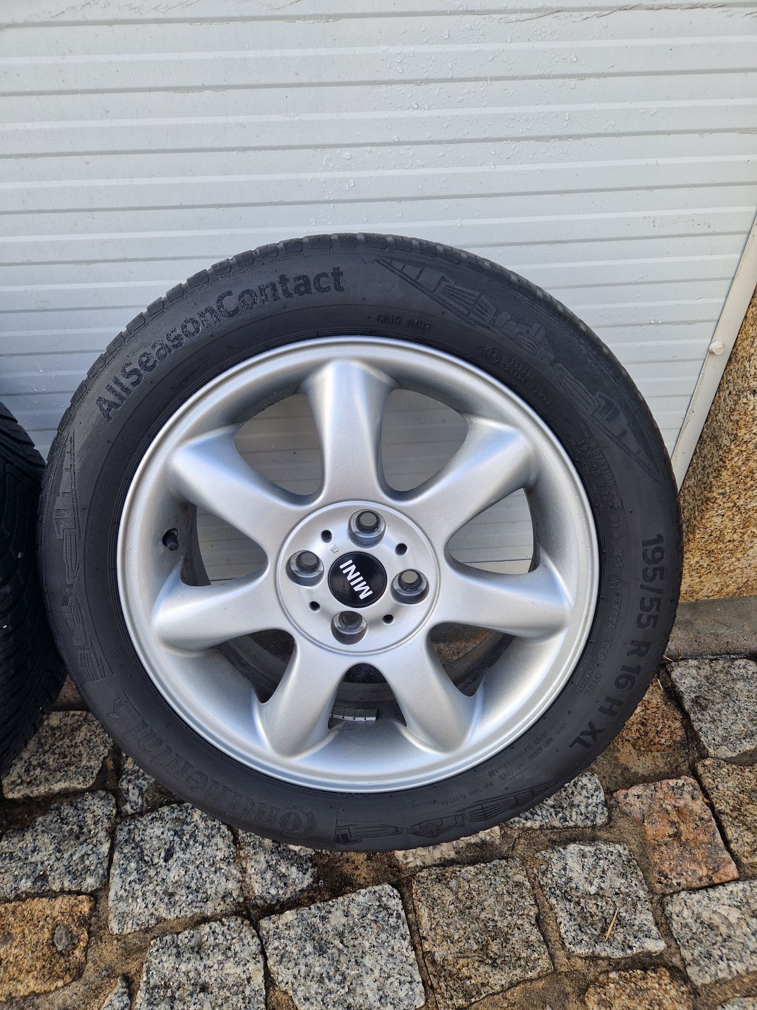 Jante 16' 4×100 em Mini c/ pneus