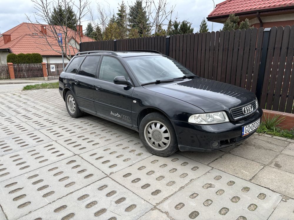 Audi A4 B5 2000 polift - Uszkodzony