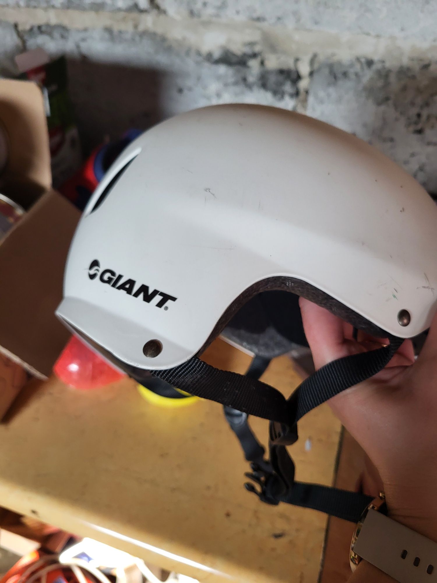 Kask biały giant