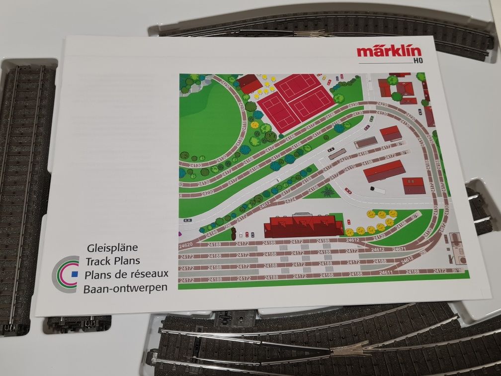 2 conjuntos de linhas Comboios Marklin ref: 24903 e 24902