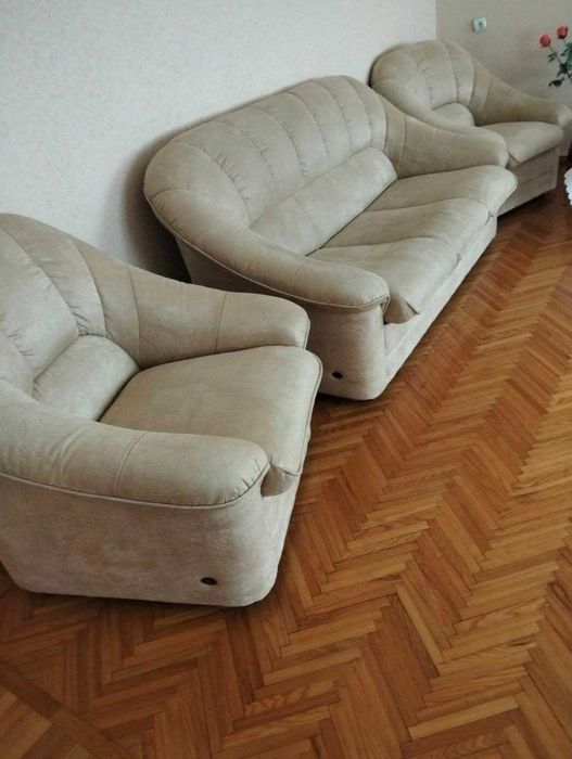 Диван розкладний та два крісла