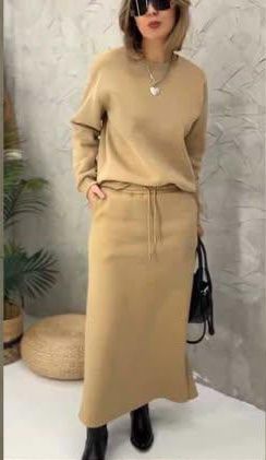 Продається костюм, пісочного кольору теплий.