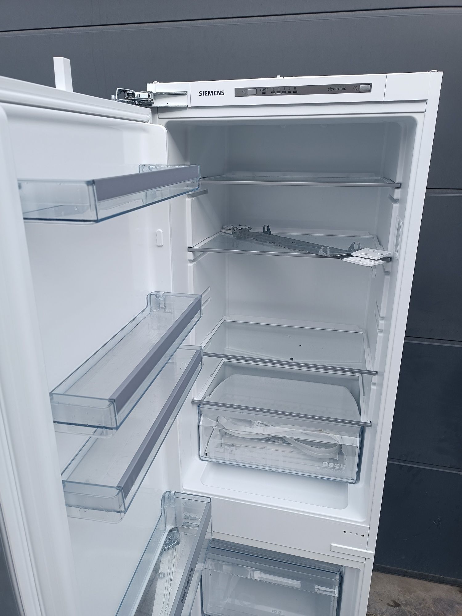 Вбудований двокамерний холодильник Siemens