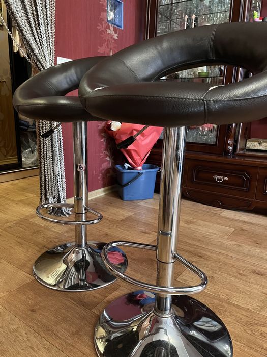 Стільці барні  б/у 1000 грн за два