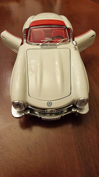 Burago: Mercedes 300 SL Roadster 1/18