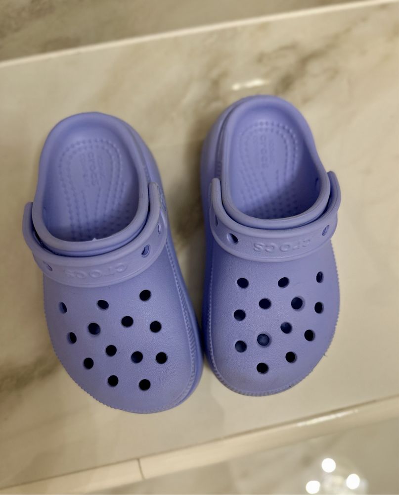 Дитячі crocs на платформі  розмір с11.