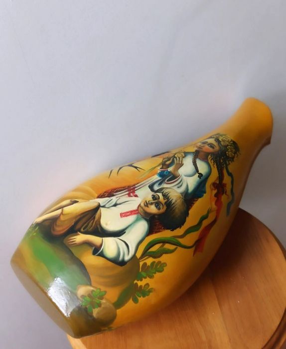 Деревянно-декоративная ваза ручной работы в украинском стиле