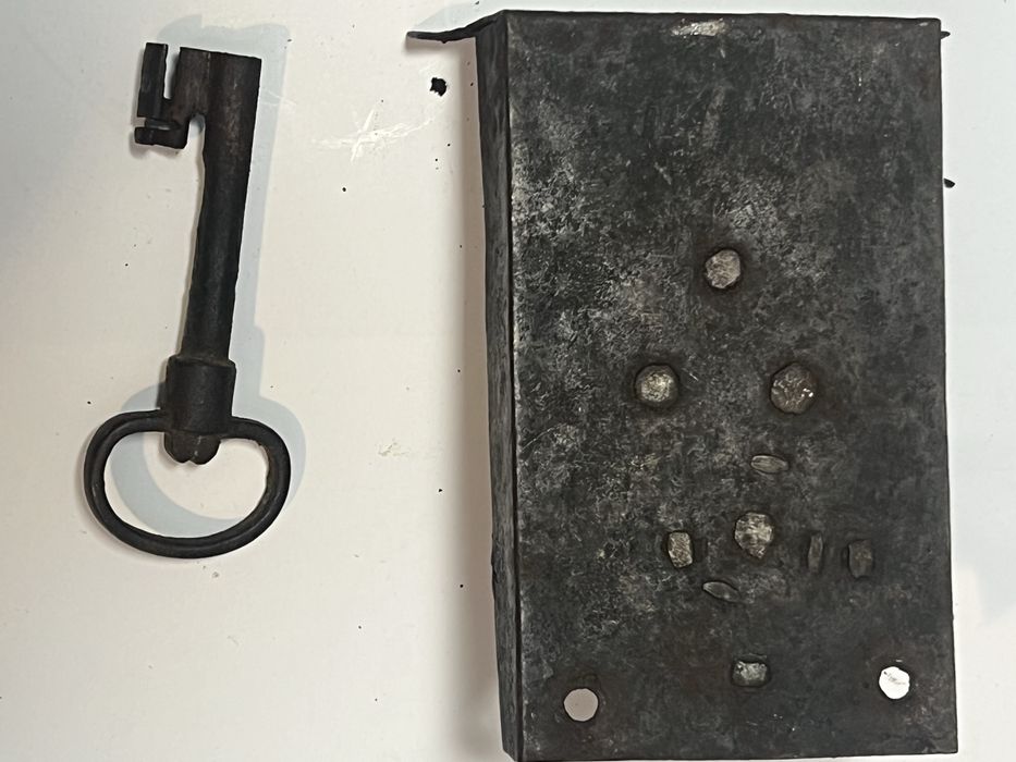 Stara klodka zamek do skrzyni