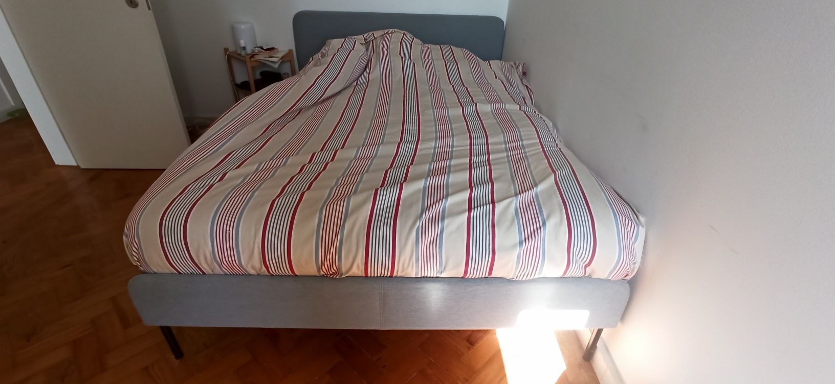 Cama IKEA Slattum