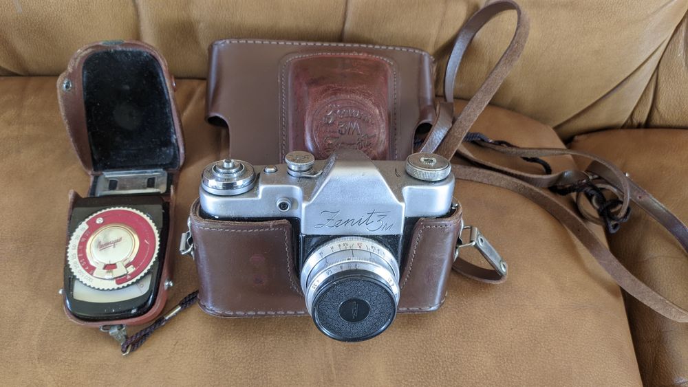 Фотоаппарат Зенит 3М + Фотоэкспонометр Ленинград 2