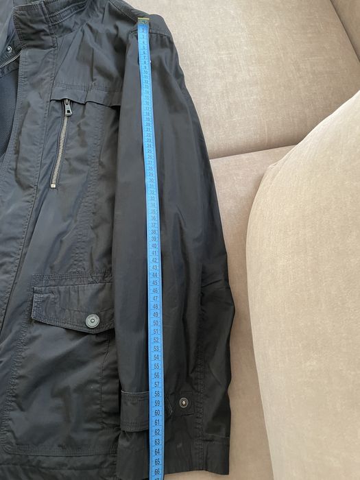 Чоловіча вітровка