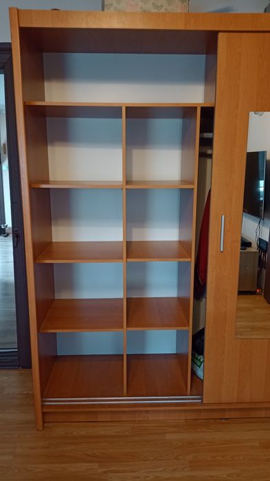 Pojemna szafa ubraniowa