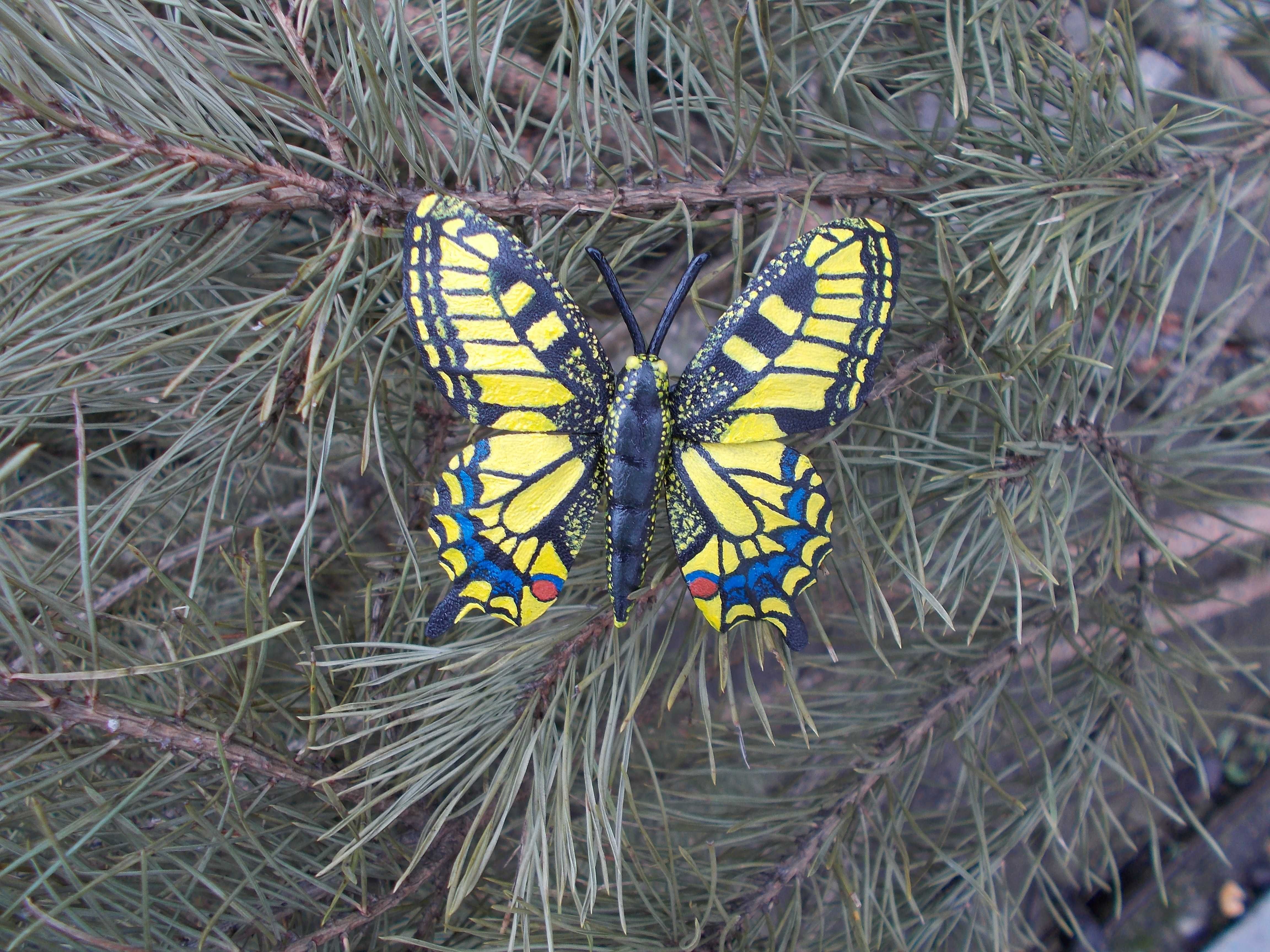 Żółty motyl Broszki