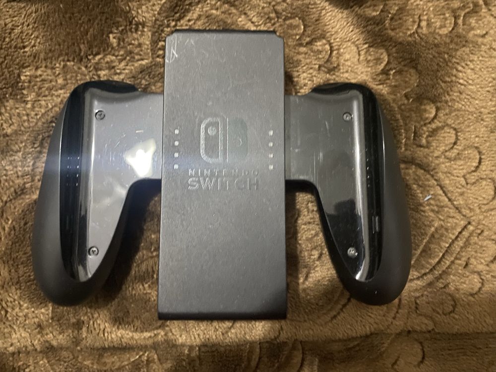 Nintendo Switch + 2 Comandos + Zelda & Mario Odyssey