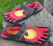 Трекінгове взуття vibram