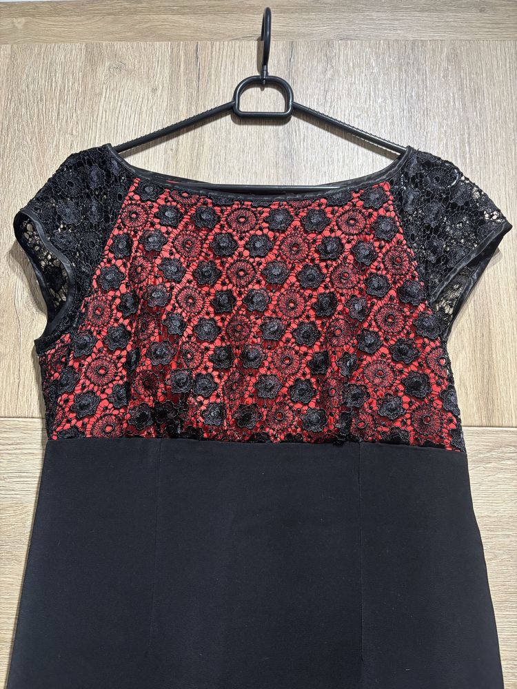 L 40 Jass czarna sukienka czerwona góra kwiaty elegancka do biura midi