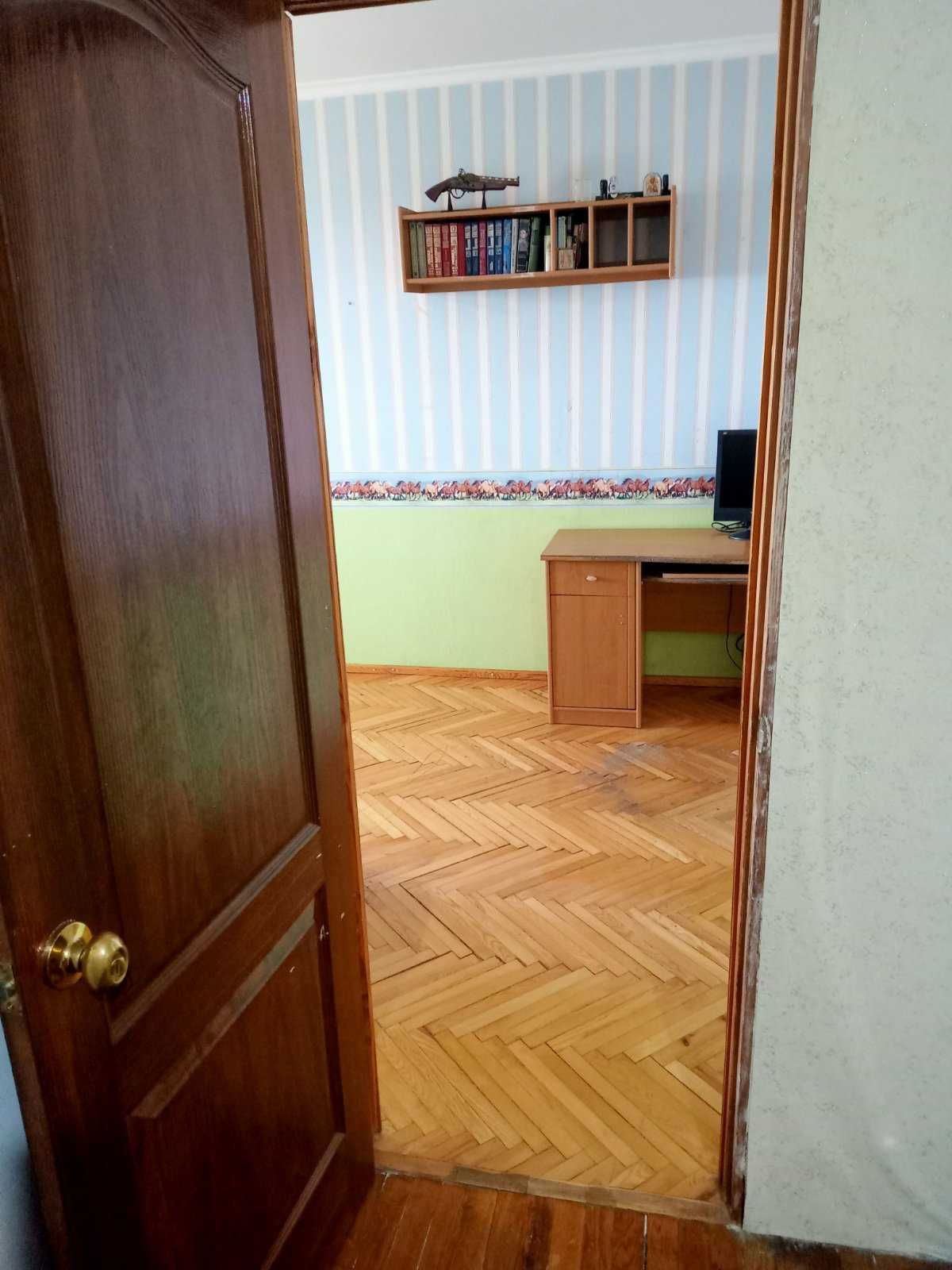продам 3-х комнатную квартиру от собственника, 11 эт. 12-и эт. дома